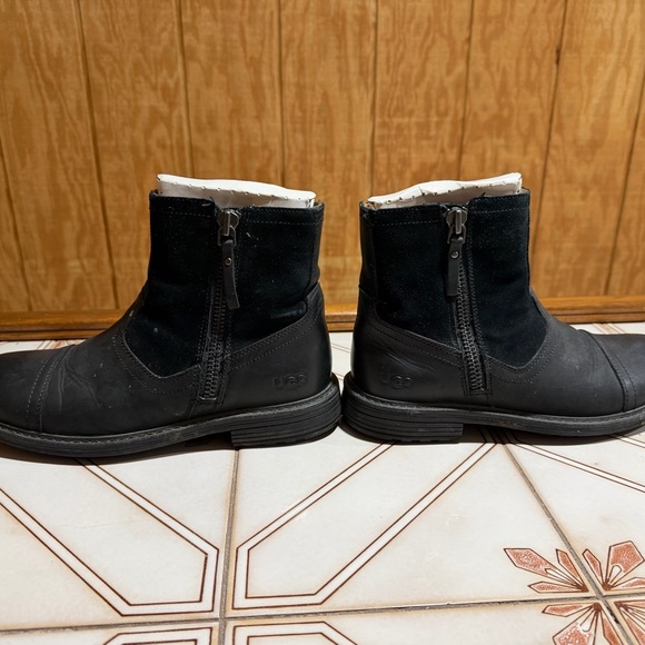 UGG Men's Black Dalvin Leather & Suede Boots - Picture 7 of 11